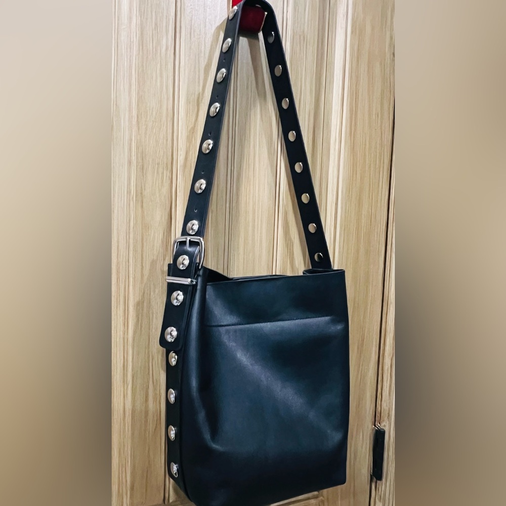 Madewell Essential Bucket Bag Black with silver studs